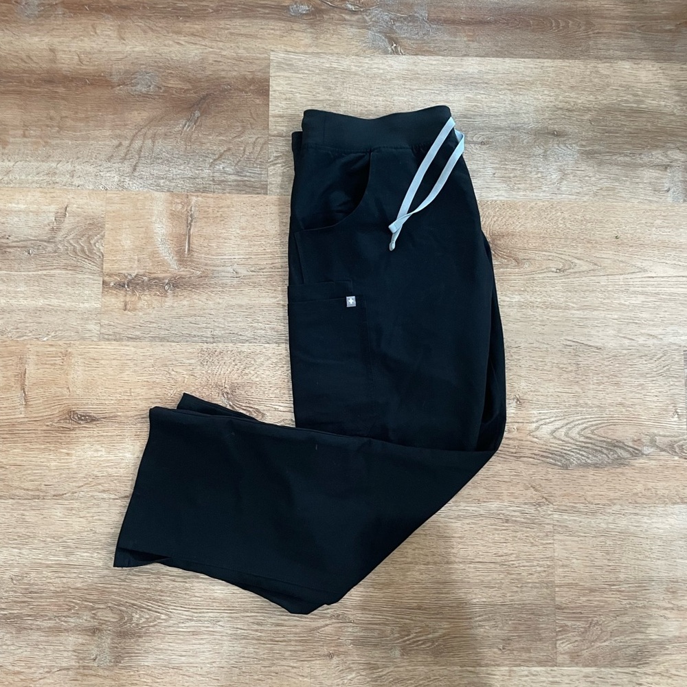 FIGS Kade Black Cargo Scrub Pants